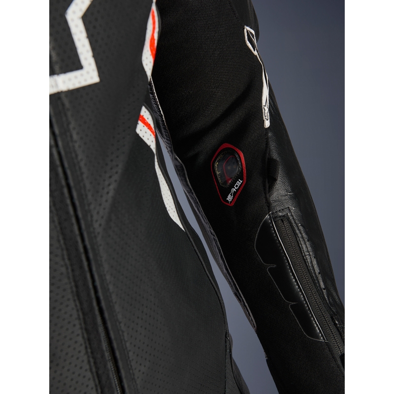 Alpinestars GP TECH V5 vientisas odinis motociklo kostiumas juodas-baltas-fluorescencinis raudonas
