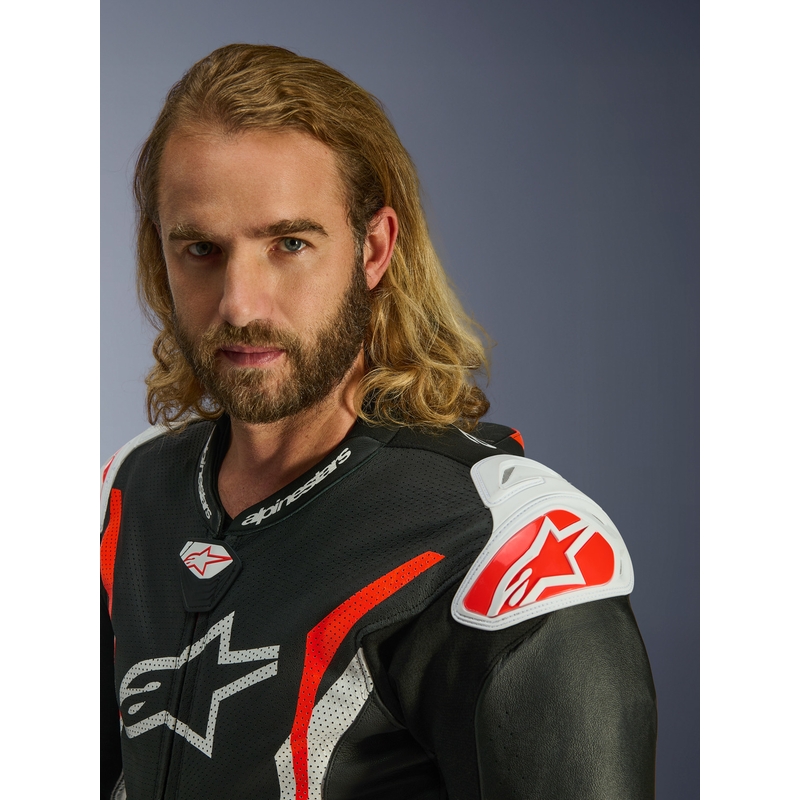 Alpinestars GP TECH V5 vientisas odinis motociklo kostiumas juodas-baltas-fluorescencinis raudonas