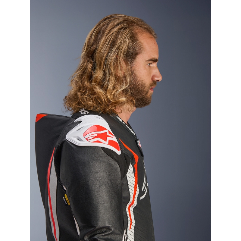 Alpinestars GP TECH V5 vientisas odinis motociklo kostiumas juodas-baltas-fluorescencinis raudonas