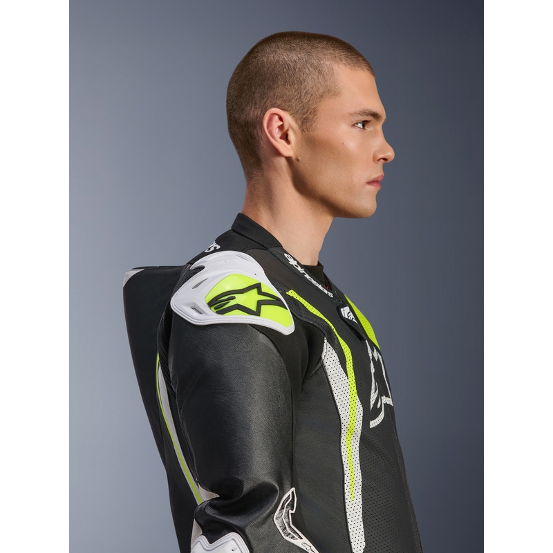 Alpinestars GP TECH V5 vientisas odinis motociklo kostiumas juodas-baltas-fluorescencinis geltonas