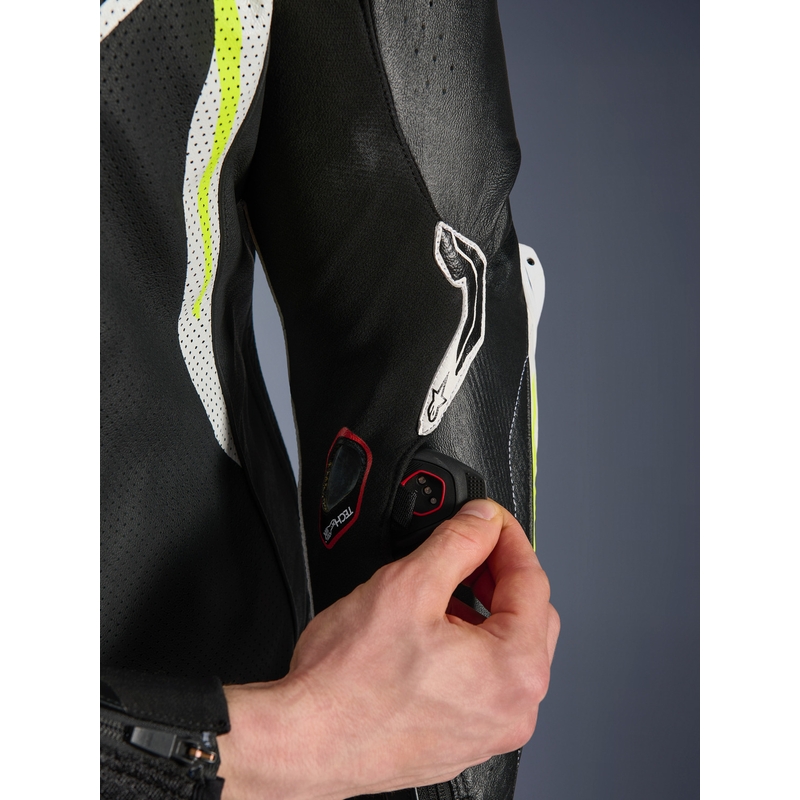 Alpinestars GP TECH V5 vientisas odinis motociklo kostiumas juodas-baltas-fluorescencinis geltonas