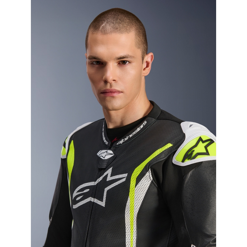 Alpinestars GP TECH V5 vientisas odinis motociklo kostiumas juodas-baltas-fluorescencinis geltonas