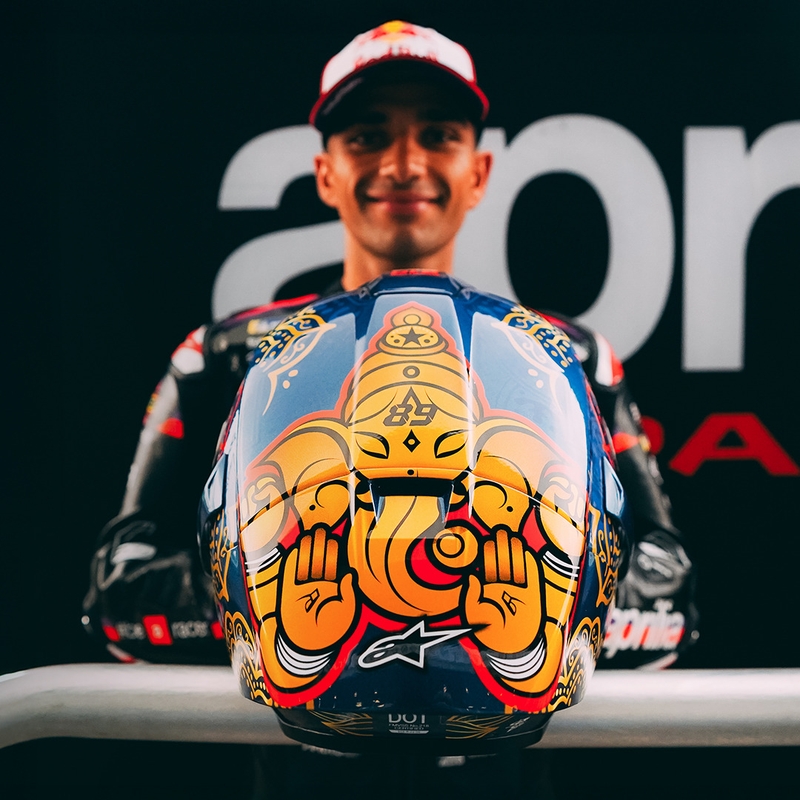 Uždaras motociklo šalmas „Alpinestars Supertech R10 Marthanator“ riboto leidimo JORGE MARTIN mėlynas perlas auksinis raudonas