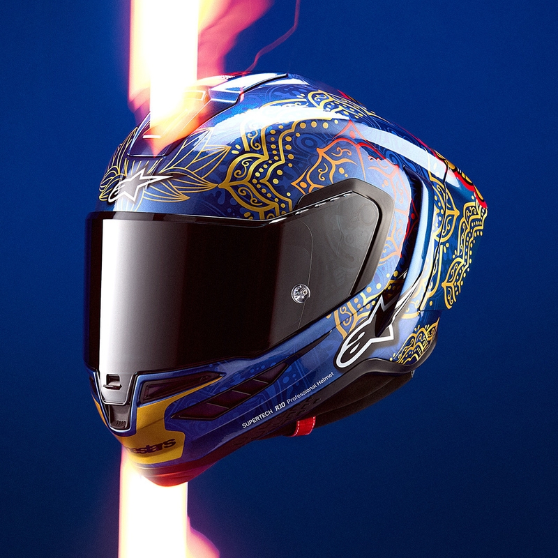 Uždaras motociklo šalmas „Alpinestars Supertech R10 Marthanator“ riboto leidimo JORGE MARTIN mėlynas perlas auksinis raudonas