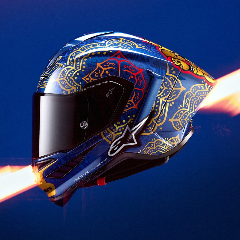 Uždaras motociklo šalmas „Alpinestars Supertech R10 Marthanator“ riboto leidimo JORGE MARTIN mėlynas perlas auksinis raudonas