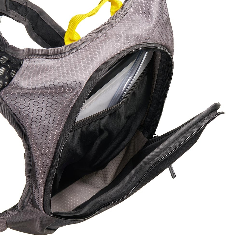 KINI Red Bull 1.0 hidratacijos kuprinė antracito spalvos