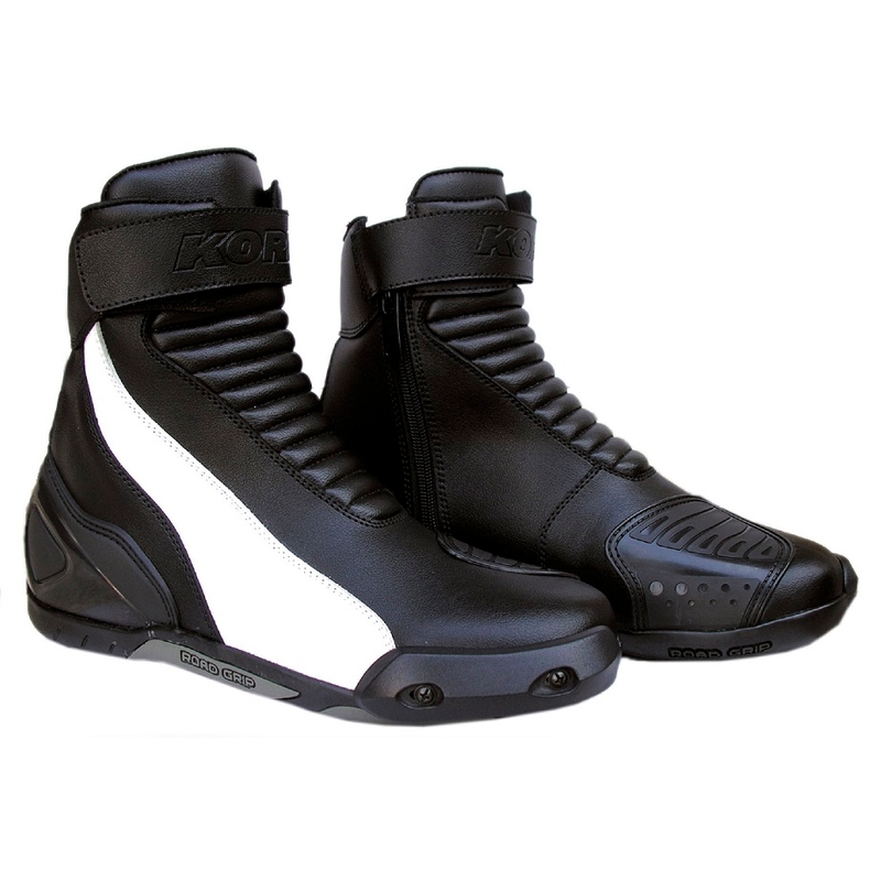 Moto boty Kore Short Sport černo-bílé výprodej